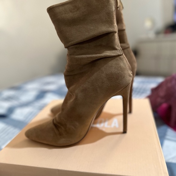 Boots - Picture 3 of 5